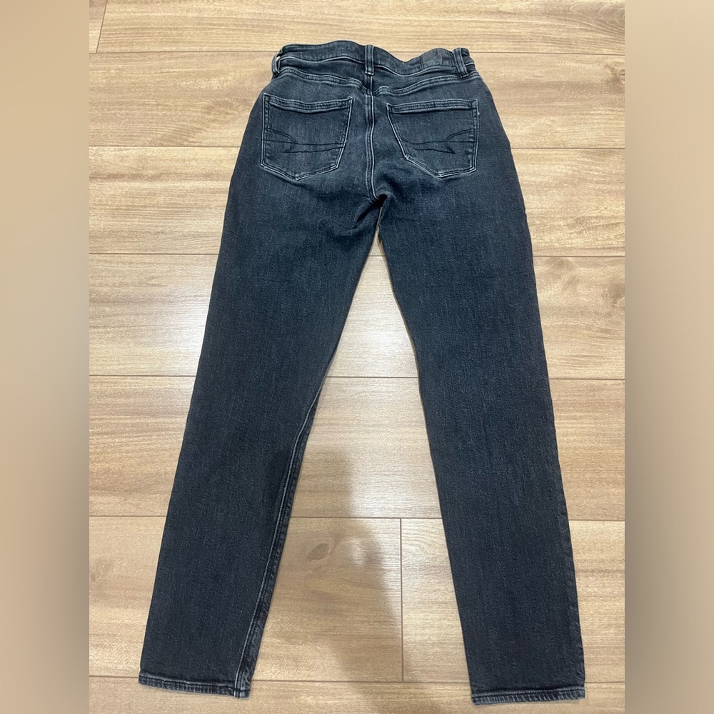 American Eagle Strigid Super High-Waisted Baggy Straight Jean.